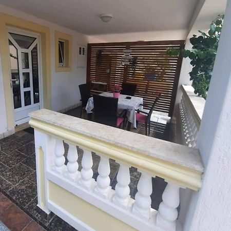 Apartments Robi- Swimming Pool And Beautiful Garden Kampor Exterior photo