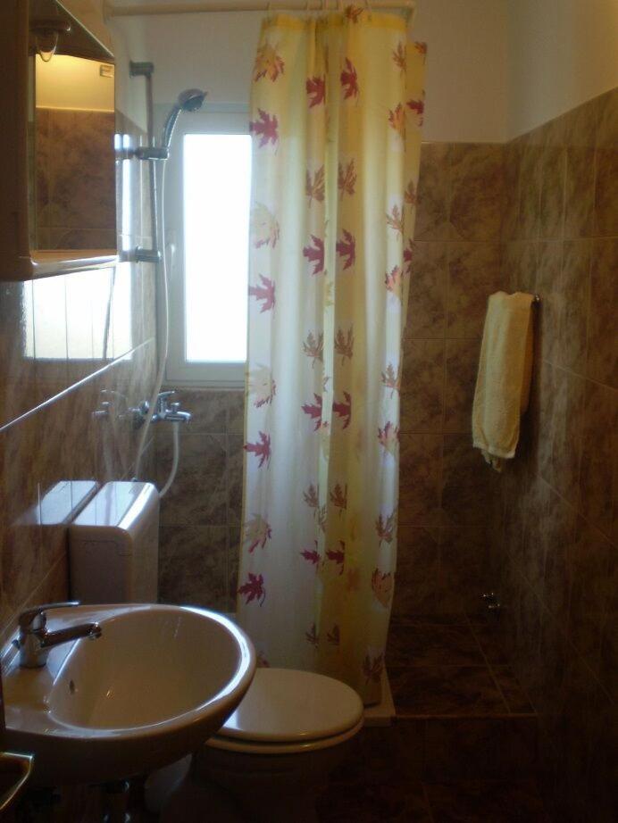 Apartments Robi- Swimming Pool And Beautiful Garden Kampor Exterior photo