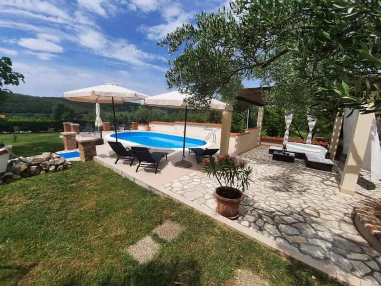 Apartments Robi- Swimming Pool And Beautiful Garden Kampor Exterior photo