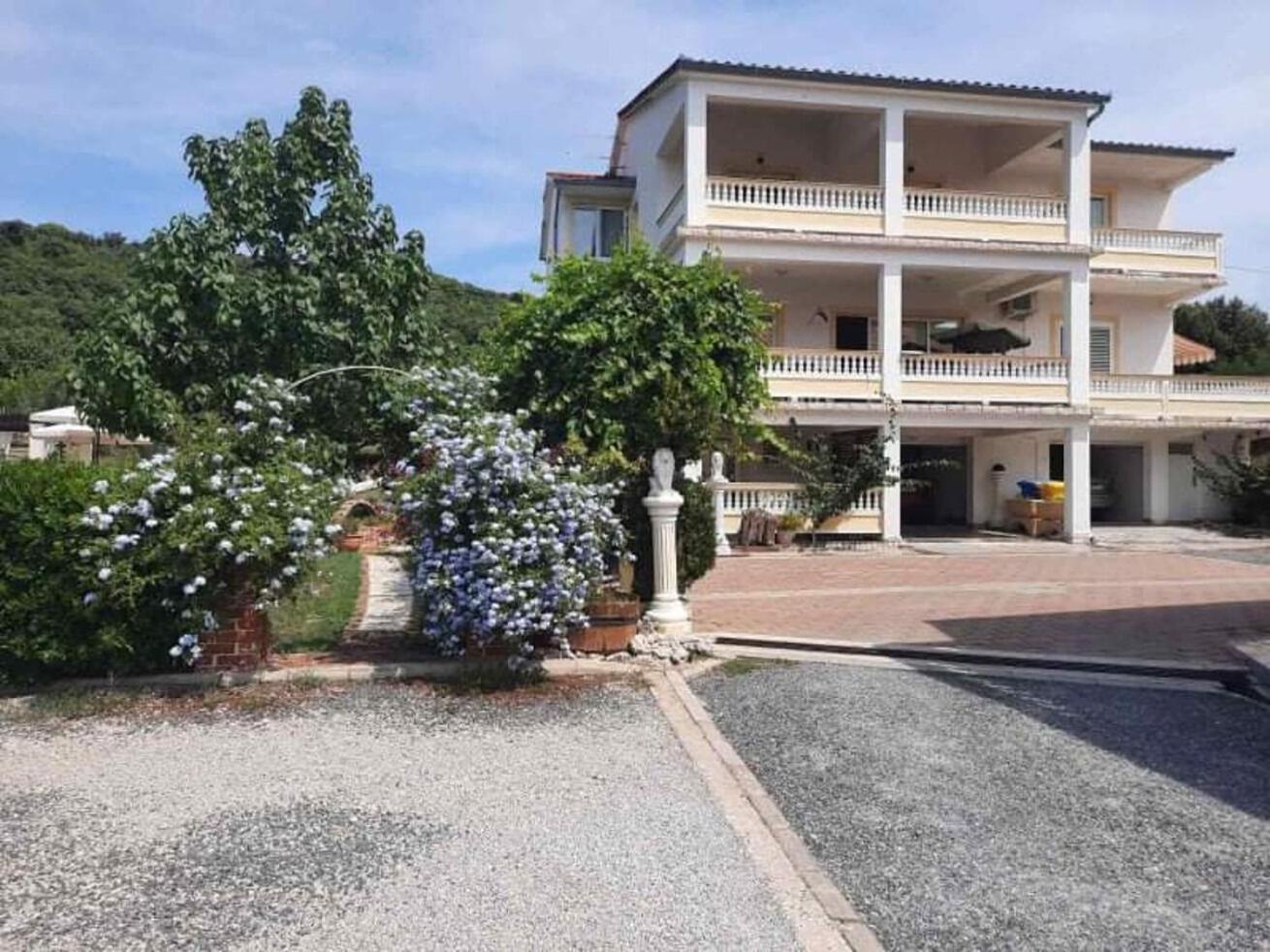 Apartments Robi- Swimming Pool And Beautiful Garden Kampor Exterior photo