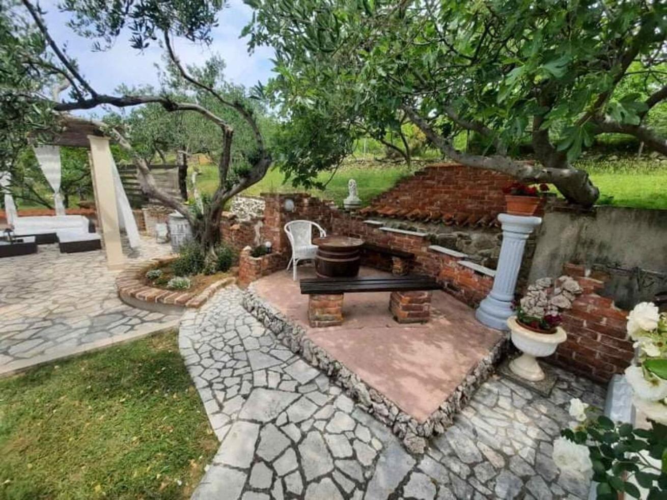 Apartments Robi- Swimming Pool And Beautiful Garden Kampor Exterior photo